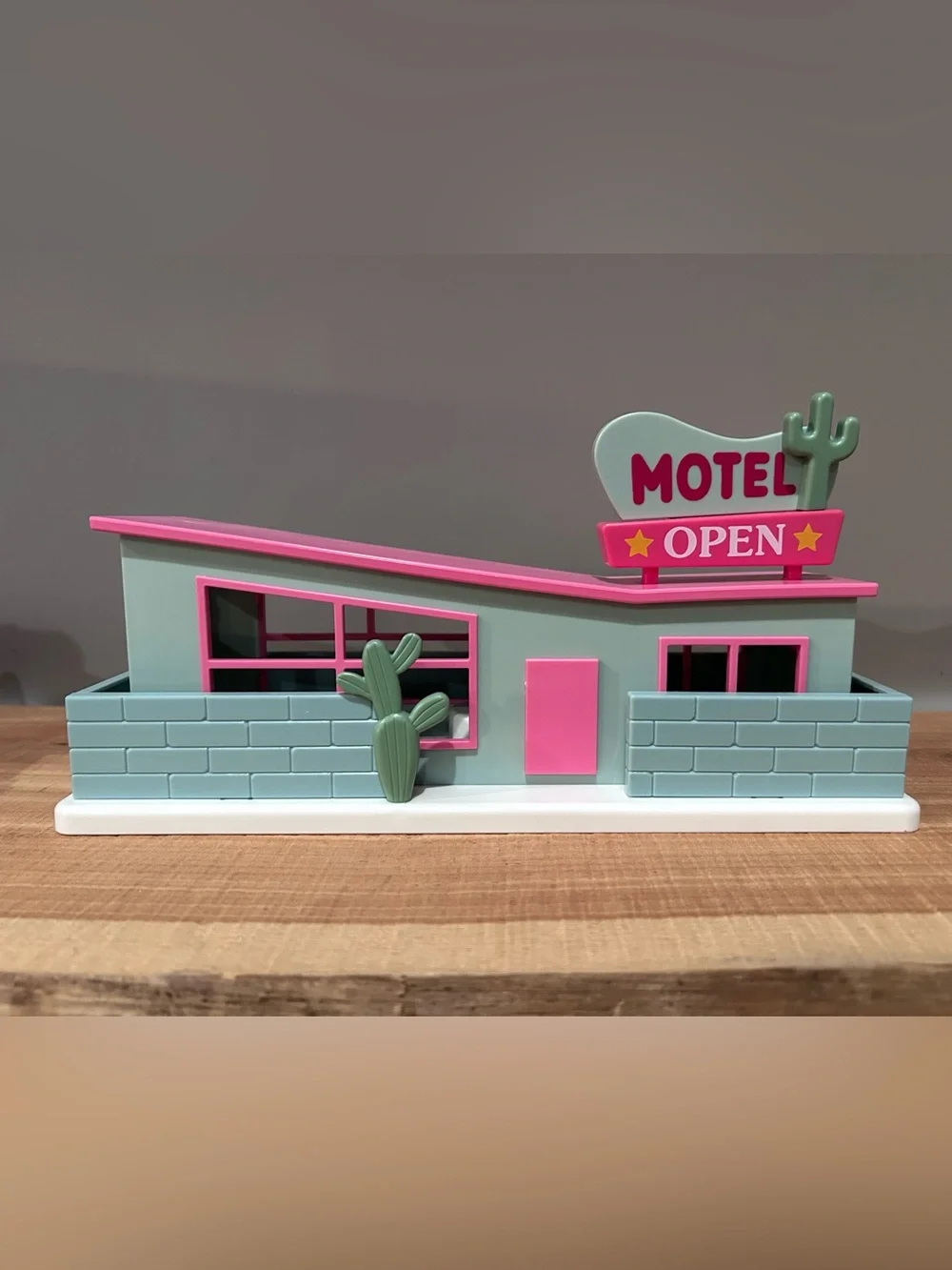 🌵🩷Target Bullseye Playground Mid-Century Palm Springs Barbiecore LED Decor🩷🌵